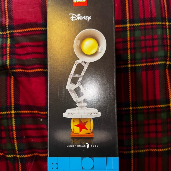 Pixar Lego Set NIB 613 Pieces - Picture 4 of 9